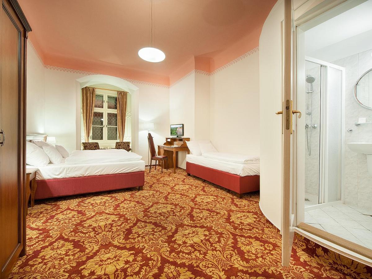 Ea Zamecky Hotel Hrubá Skála Bagian luar foto
