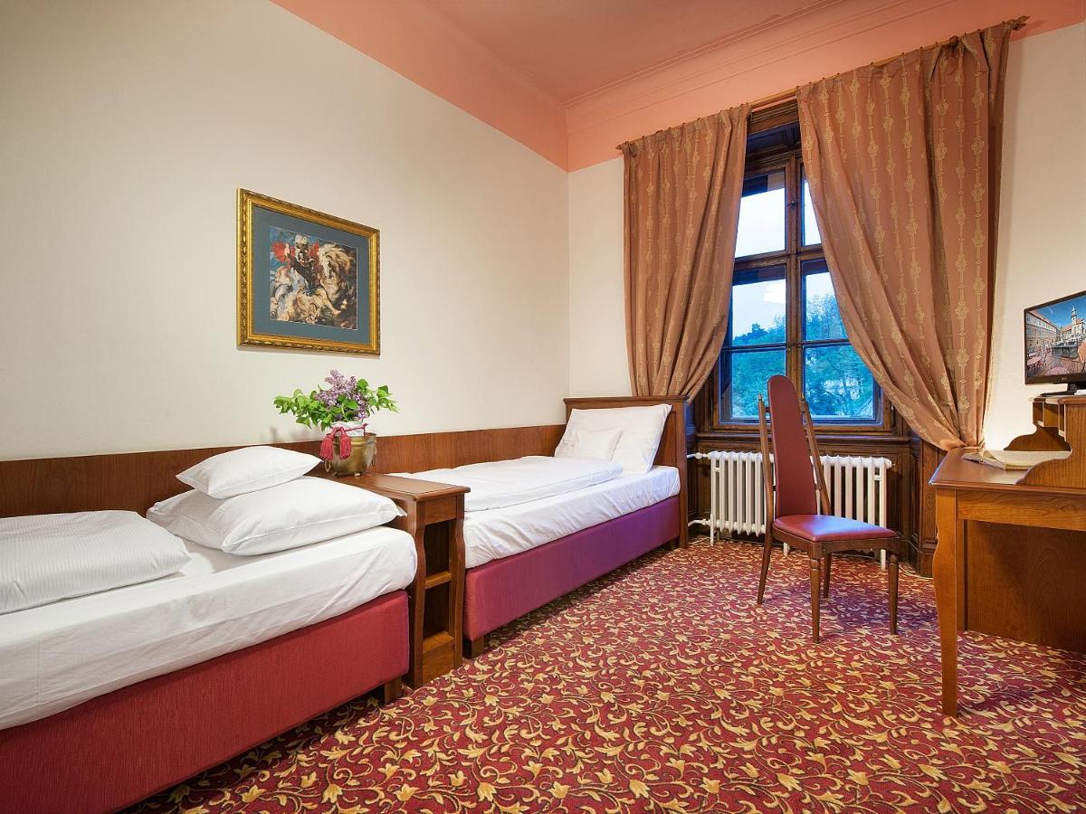Ea Zamecky Hotel Hrubá Skála Bagian luar foto