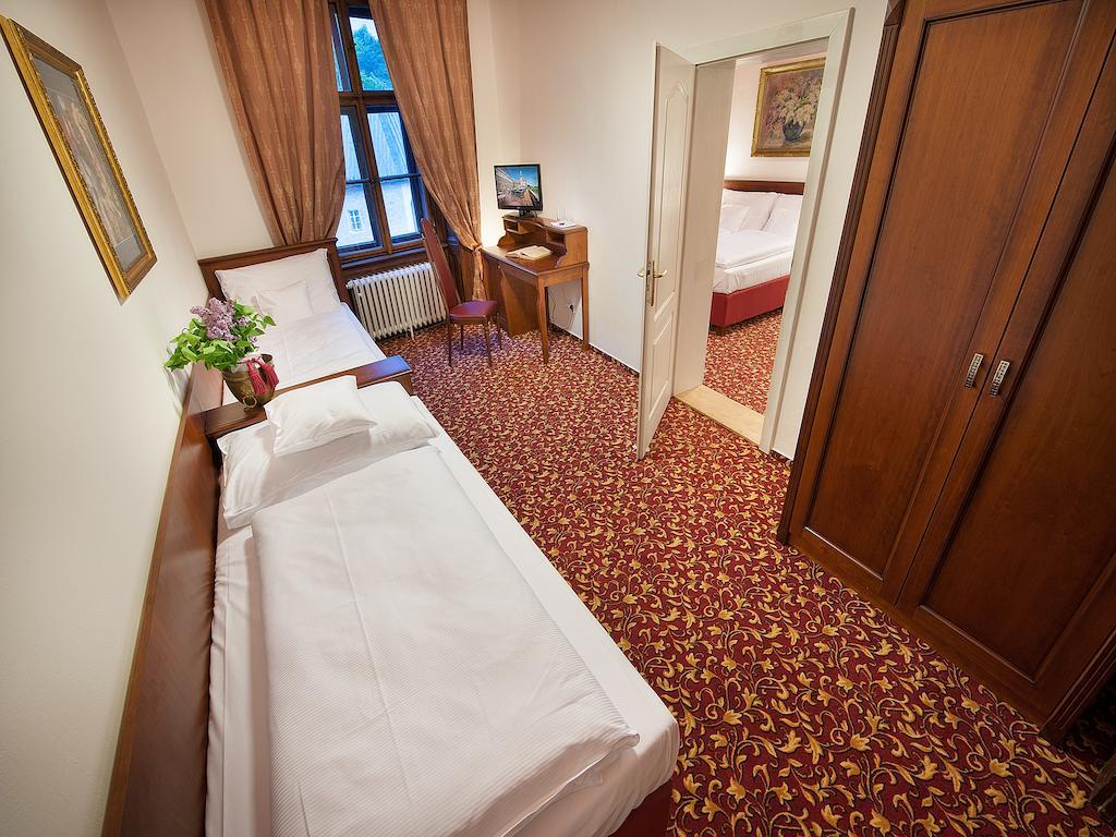Ea Zamecky Hotel Hrubá Skála Bagian luar foto