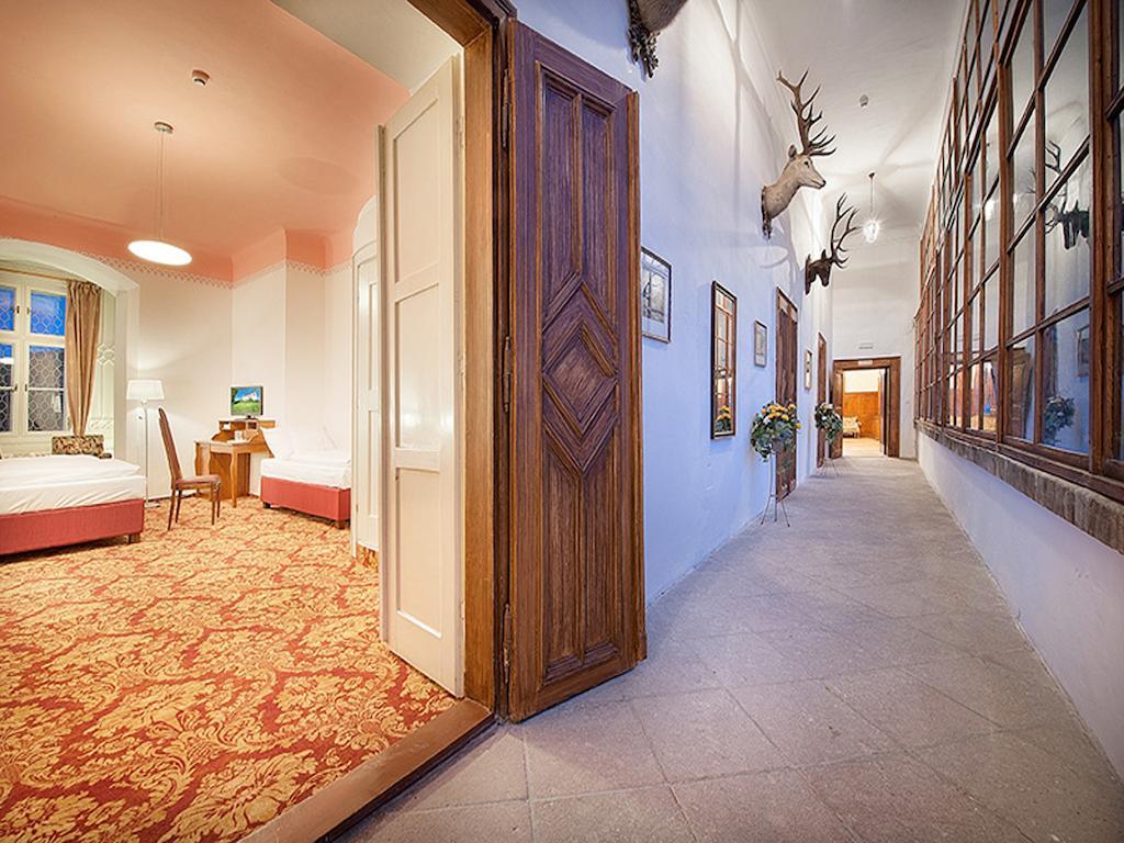 Ea Zamecky Hotel Hrubá Skála Bagian luar foto