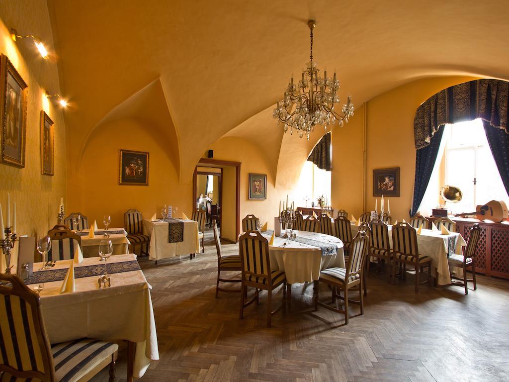 Ea Zamecky Hotel Hrubá Skála Bagian luar foto