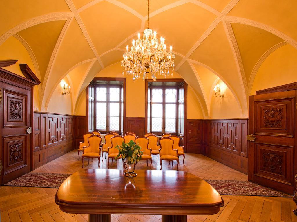Ea Zamecky Hotel Hrubá Skála Bagian luar foto