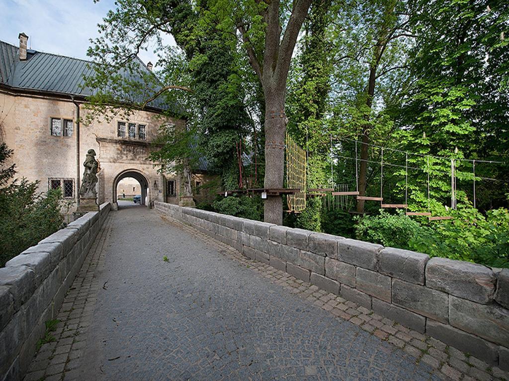 Ea Zamecky Hotel Hrubá Skála Bagian luar foto