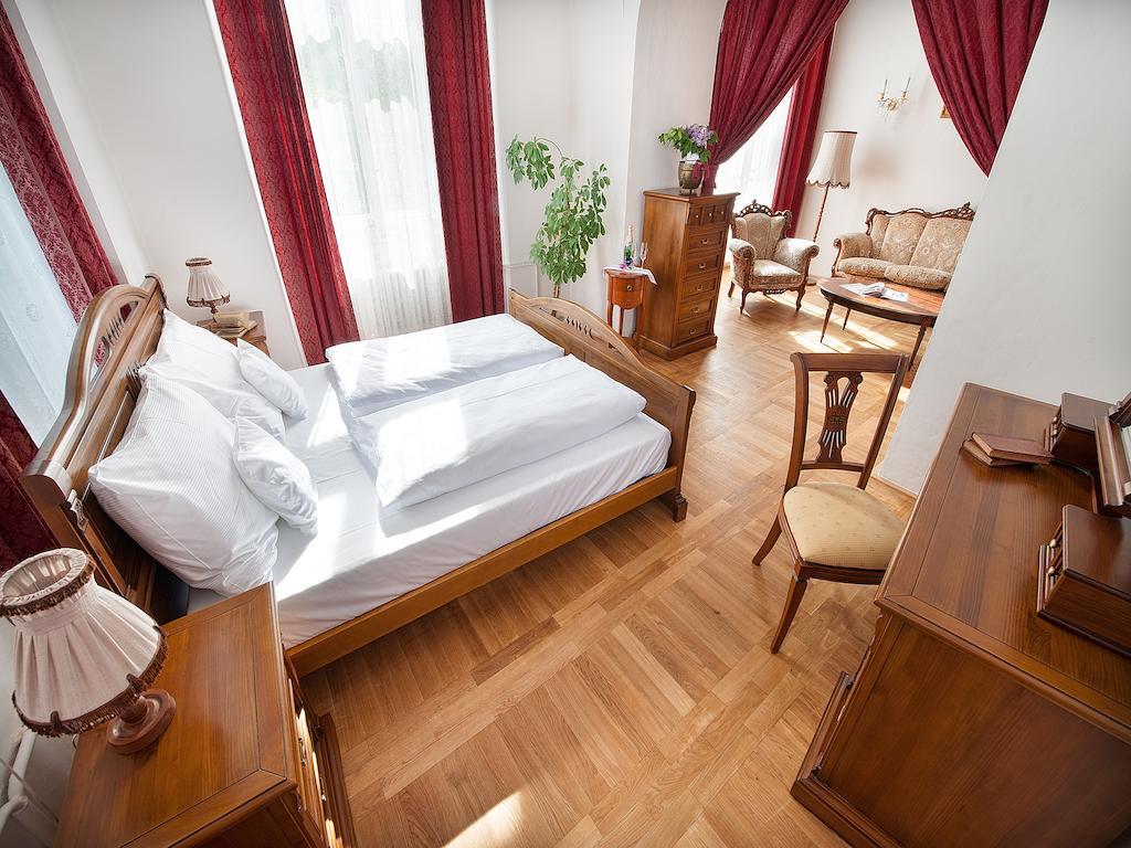 Ea Zamecky Hotel Hrubá Skála Bagian luar foto