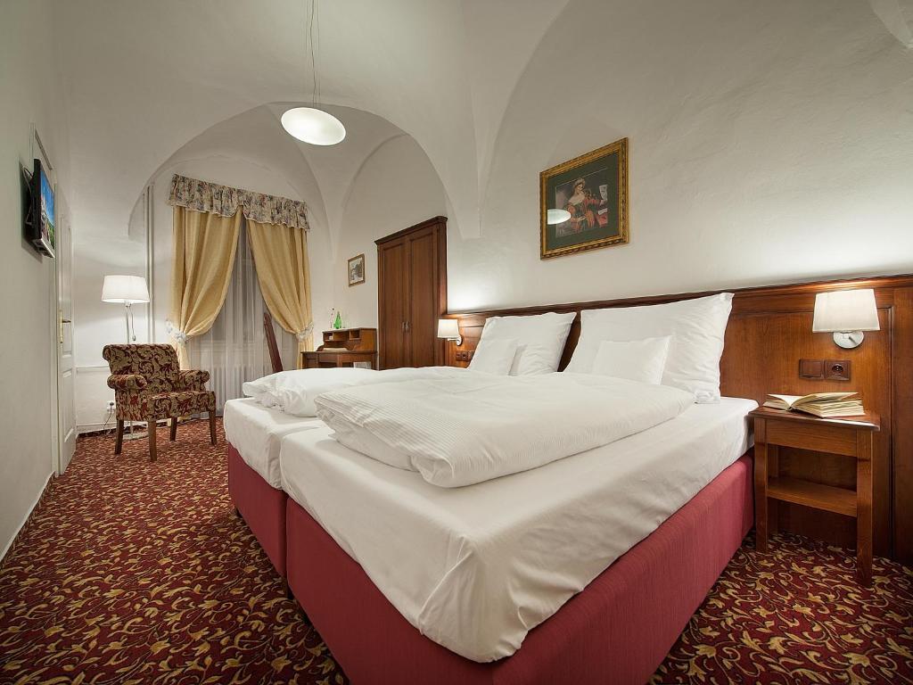 Ea Zamecky Hotel Hrubá Skála Bagian luar foto