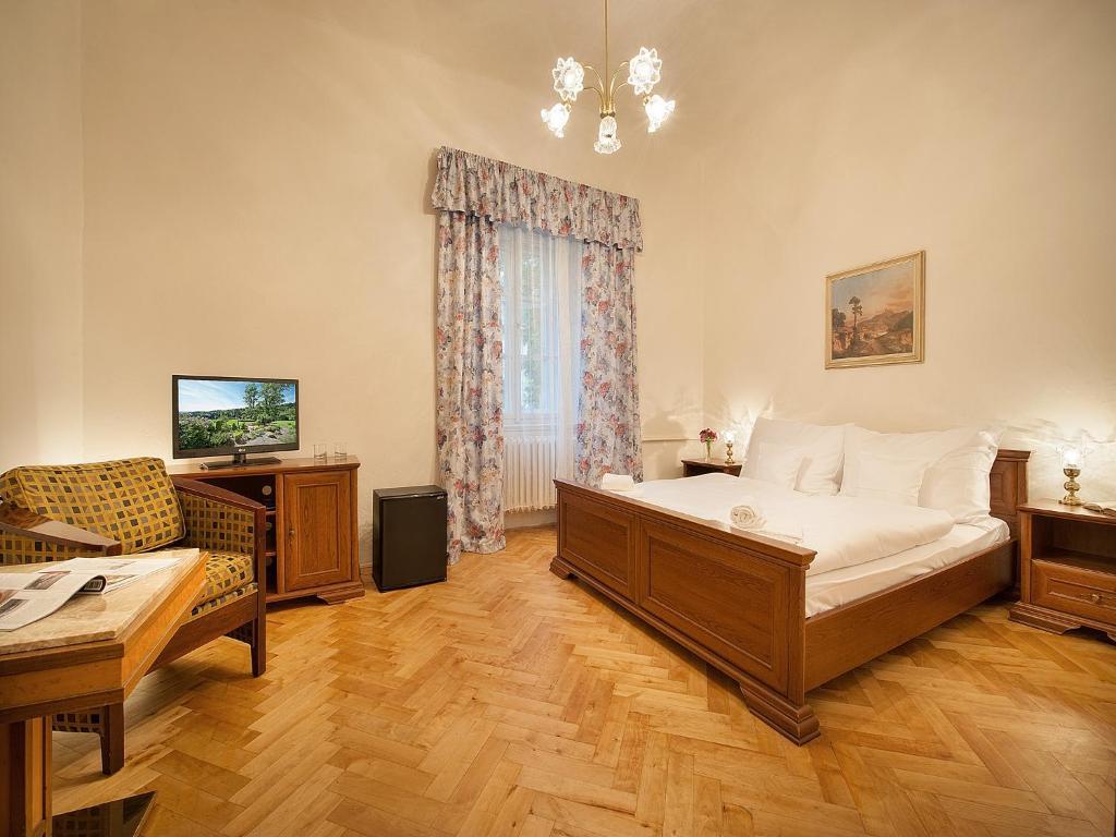 Ea Zamecky Hotel Hrubá Skála Bagian luar foto