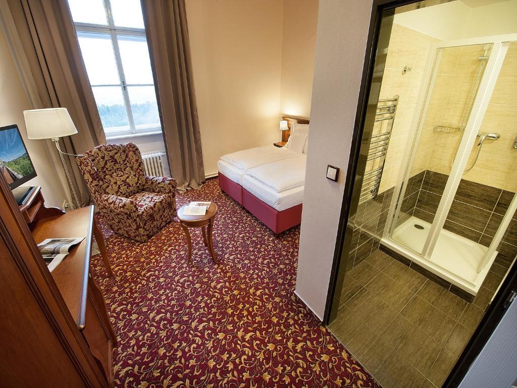 Ea Zamecky Hotel Hrubá Skála Ruang foto