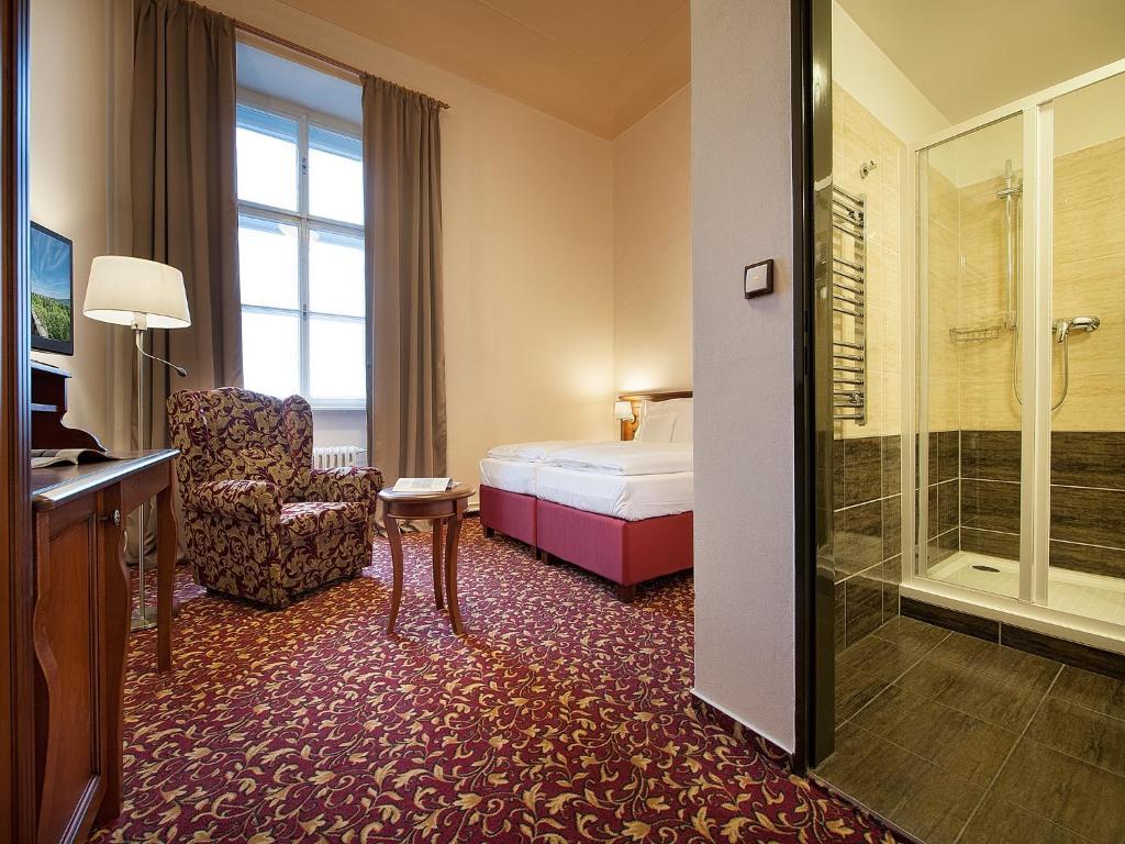 Ea Zamecky Hotel Hrubá Skála Bagian luar foto