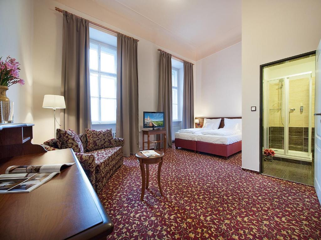 Ea Zamecky Hotel Hrubá Skála Bagian luar foto