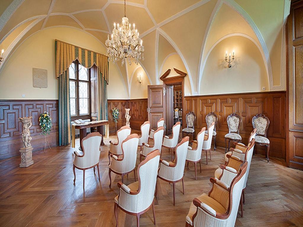 Ea Zamecky Hotel Hrubá Skála Bagian luar foto