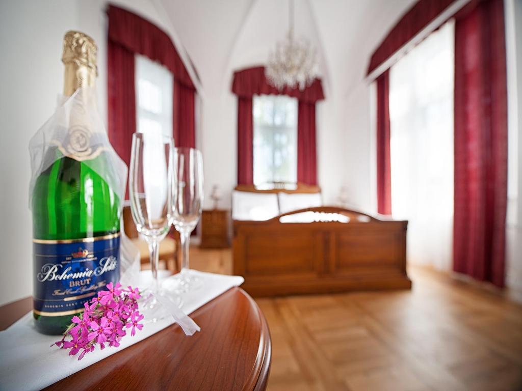 Ea Zamecky Hotel Hrubá Skála Bagian luar foto